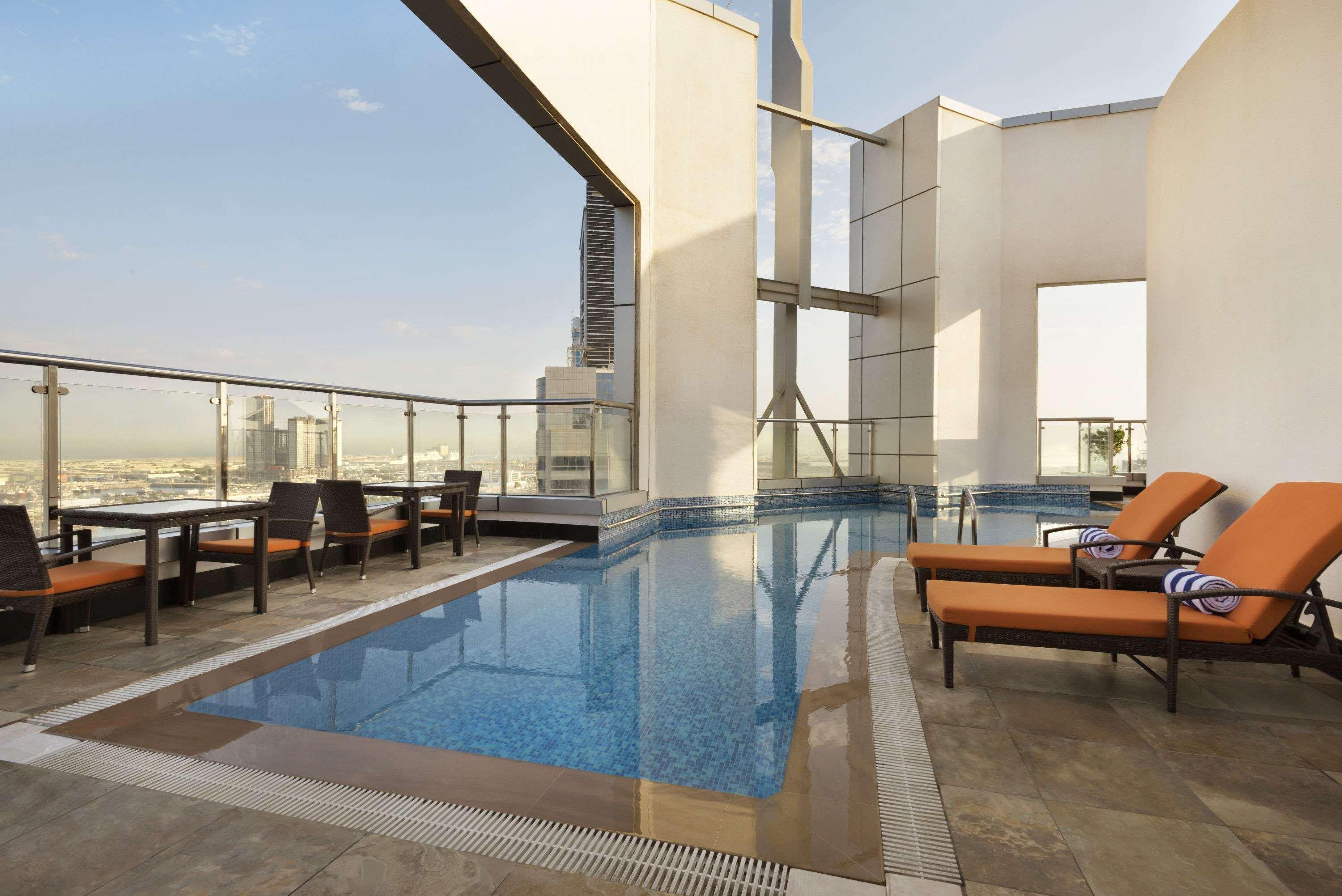 Hotel Ramada Corniche 4*