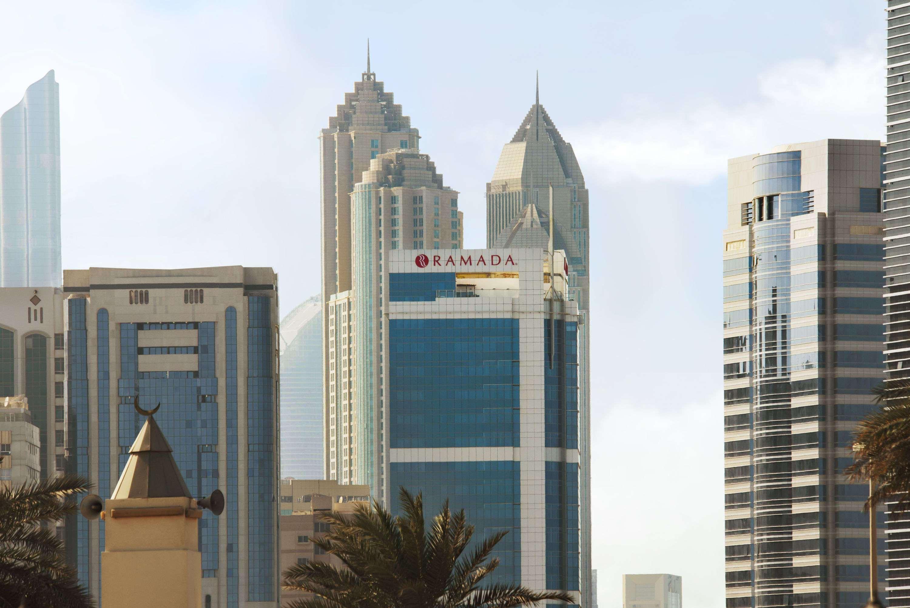 Hotel Ramada Corniche 4*