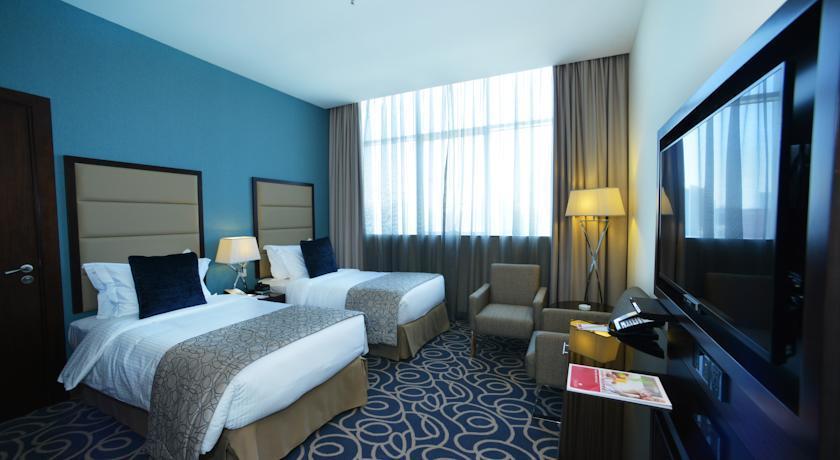 Hotel Ramada Corniche 4*