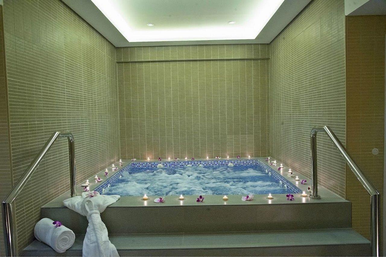 Ramada Corniche Hotel 4*