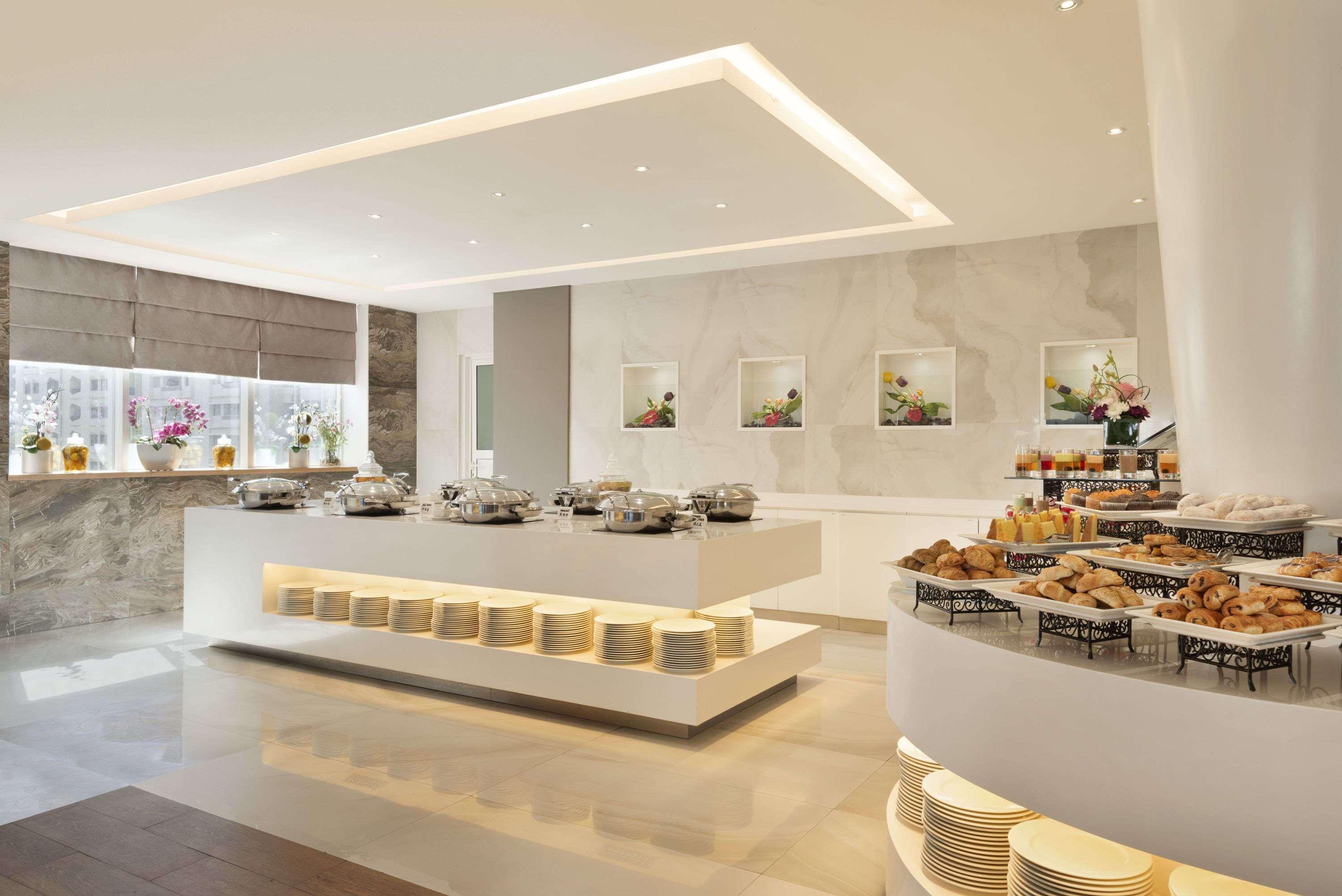 Ramada Corniche Hotel 4*