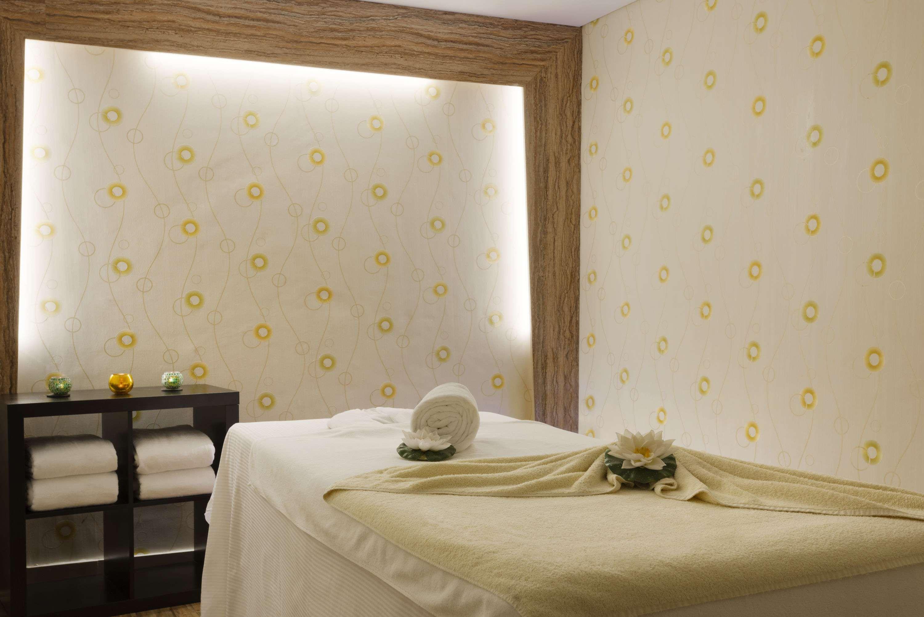 Ramada Corniche Hotel