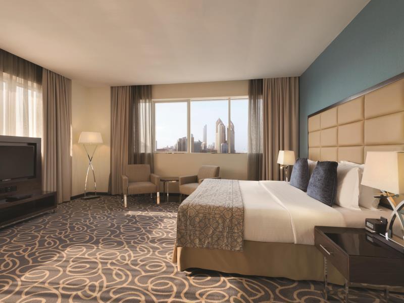 Hotel Ramada Corniche 4*