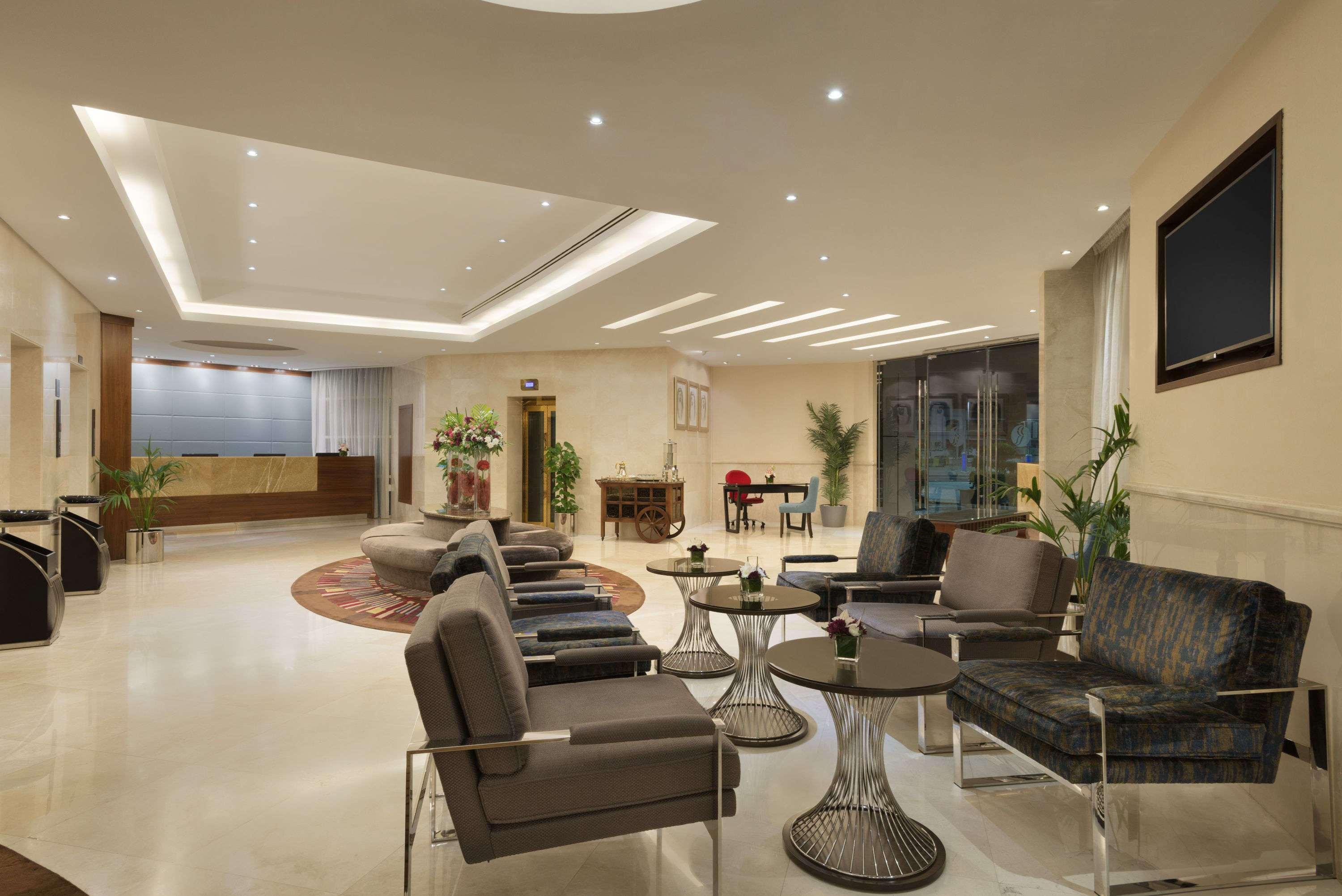 Hotel Ramada Corniche 4*