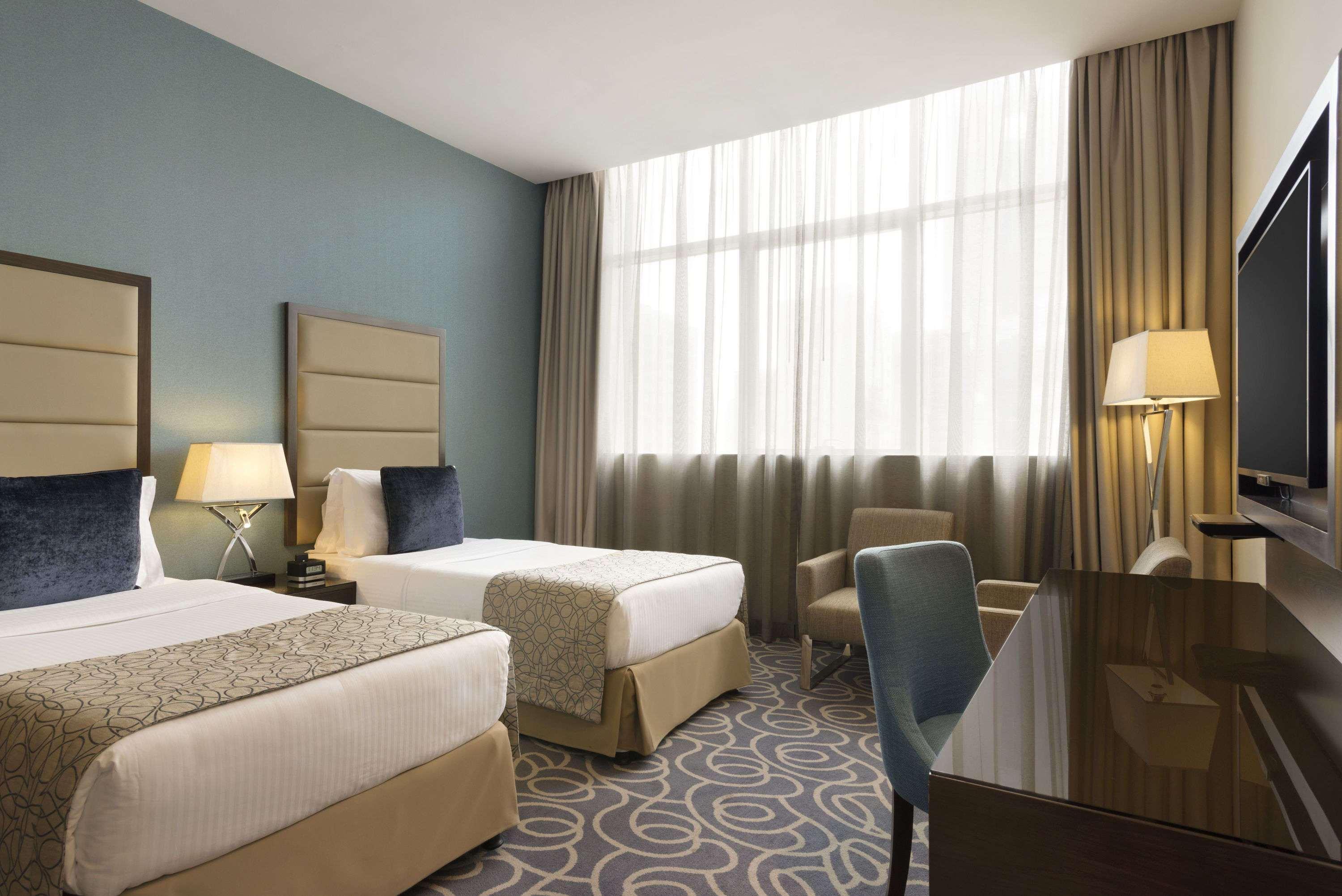 Hotel Ramada Corniche 4*