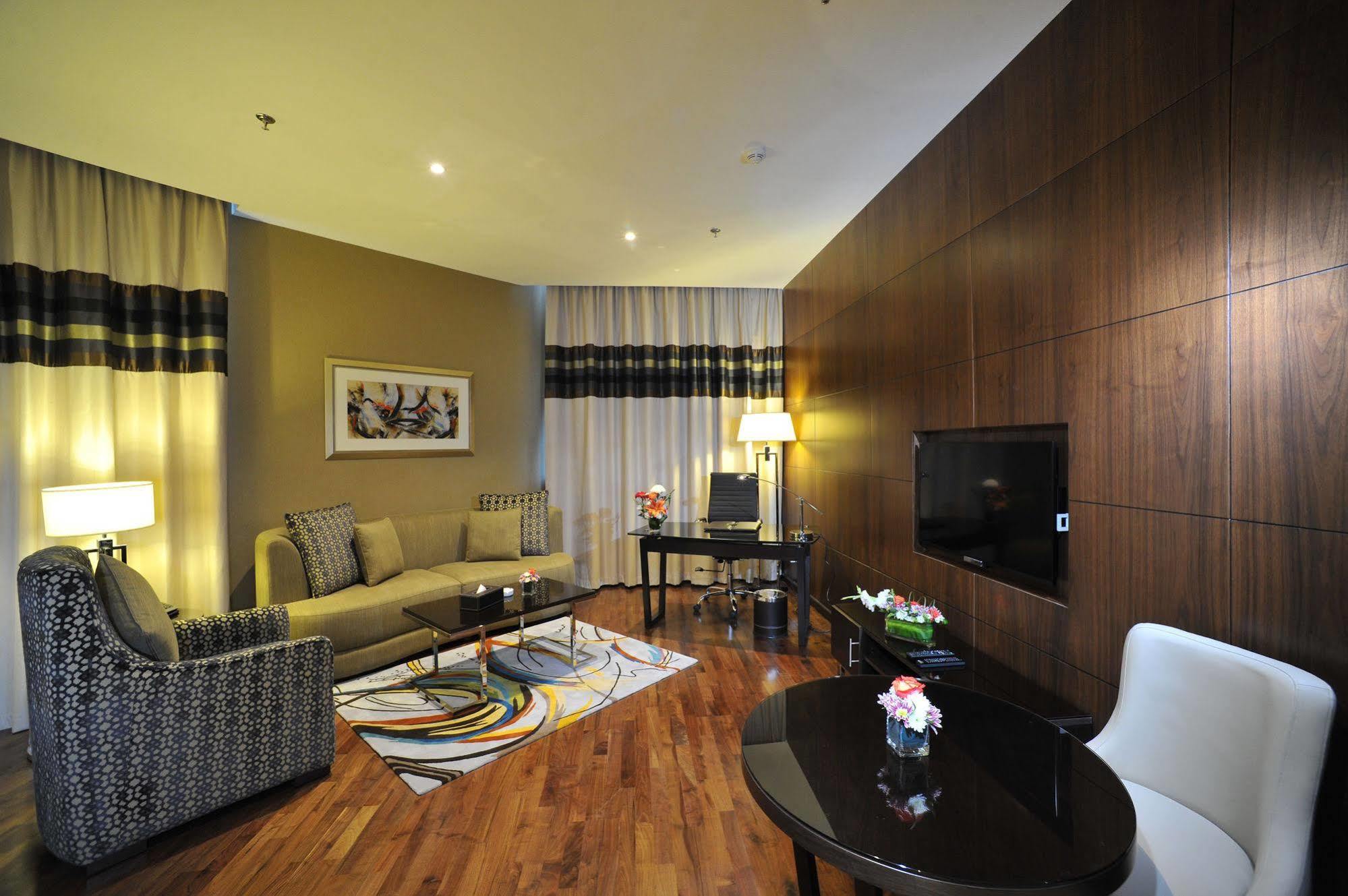 Ramada Corniche Hotel