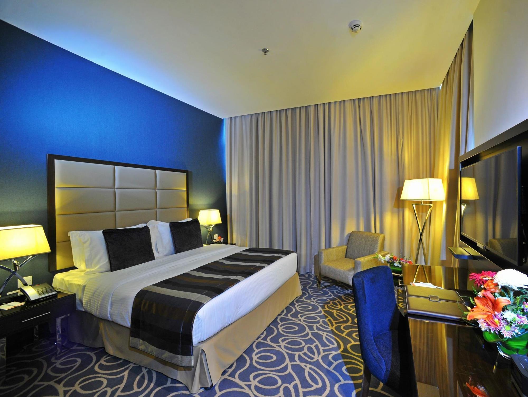 Ramada Corniche 4*