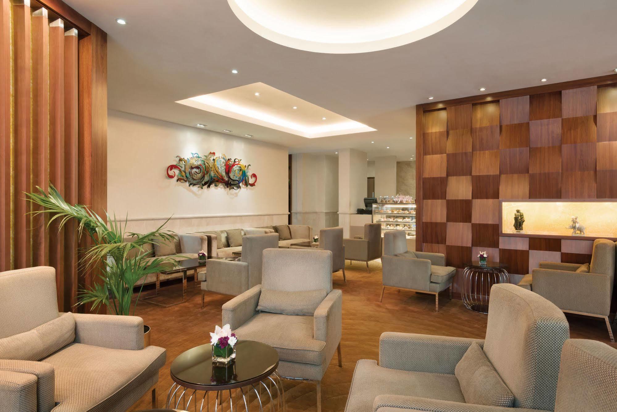 Ramada Corniche 4*